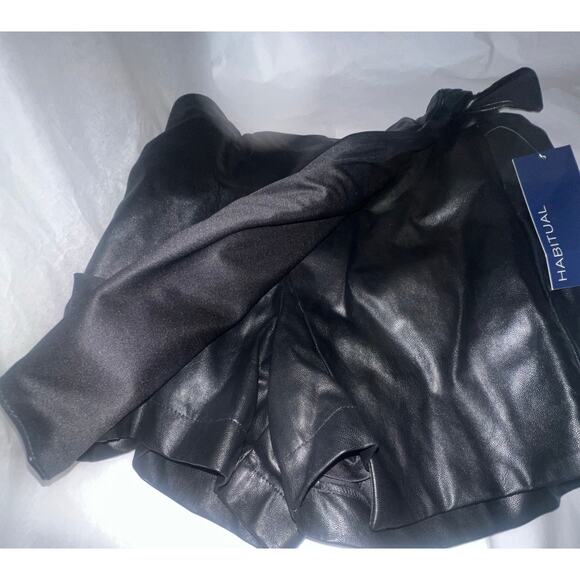 New Habitual Kids Black Faux Leather Skort Size 14 - Picture 2 of 5